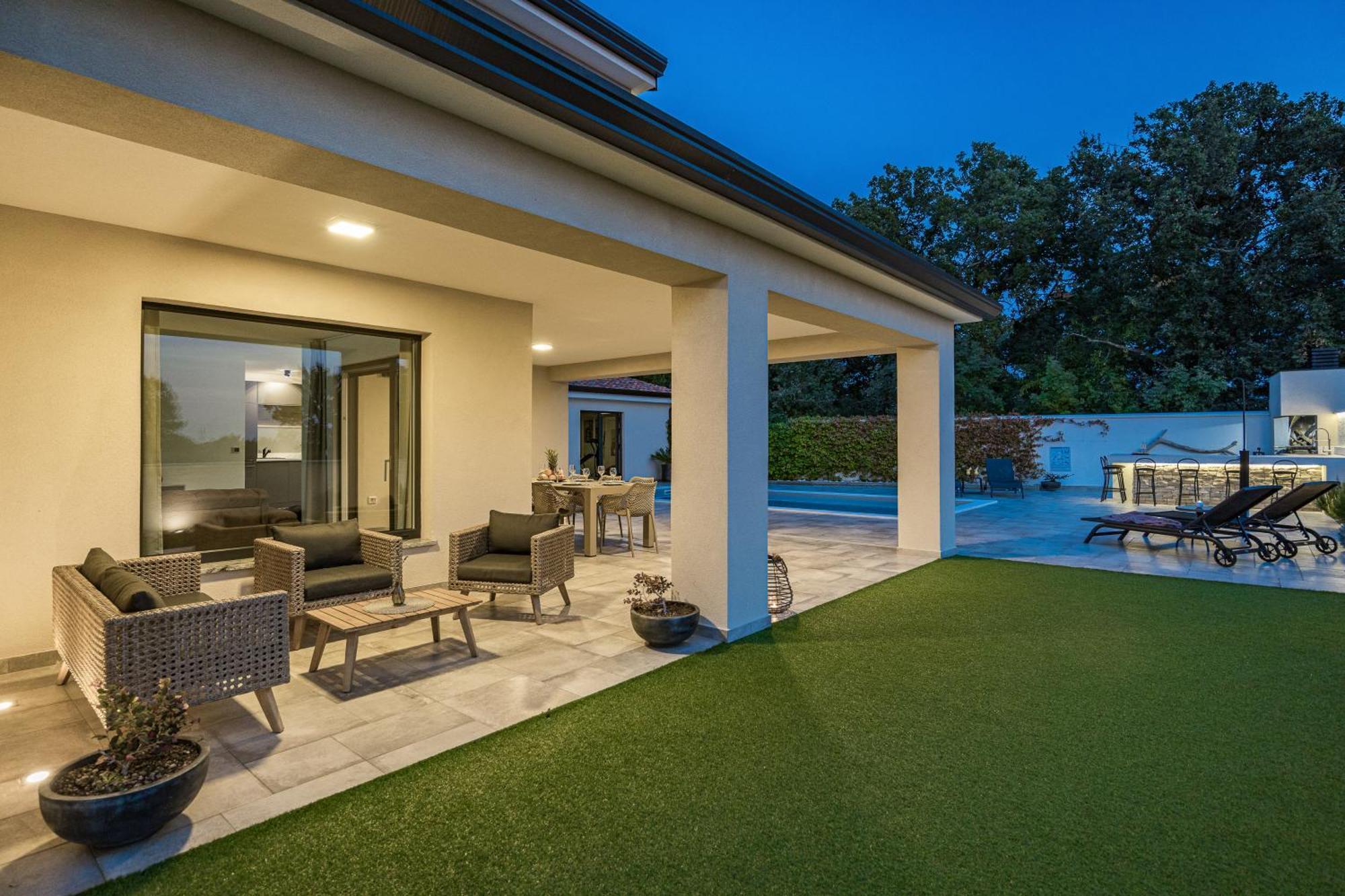 Special Offer! New Luxury Apartment With Pool, Fitness, Outdoor Bar&Grill Buje Luaran gambar