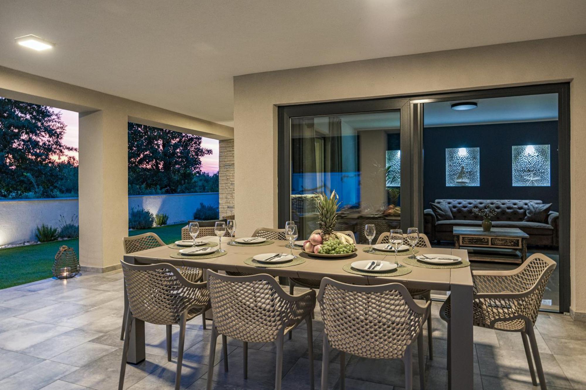 Special Offer! New Luxury Apartment With Pool, Fitness, Outdoor Bar&Grill Buje Luaran gambar