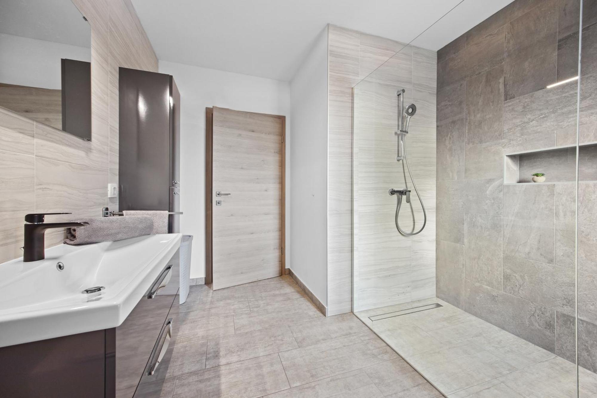 Special Offer! New Luxury Apartment With Pool, Fitness, Outdoor Bar&Grill Buje Luaran gambar