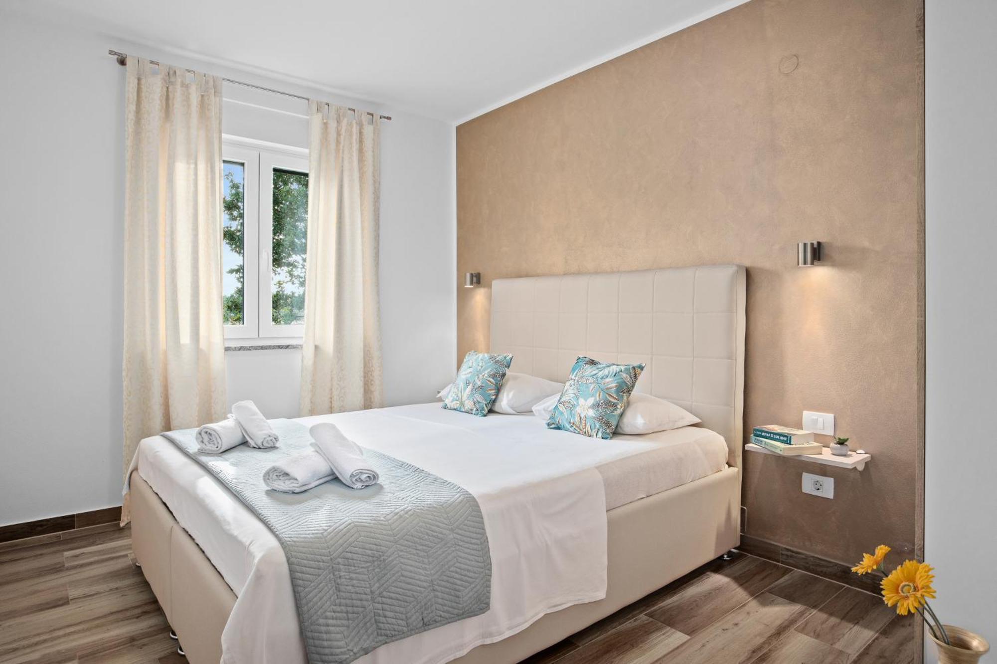 Special Offer! New Luxury Apartment With Pool, Fitness, Outdoor Bar&Grill Buje Luaran gambar
