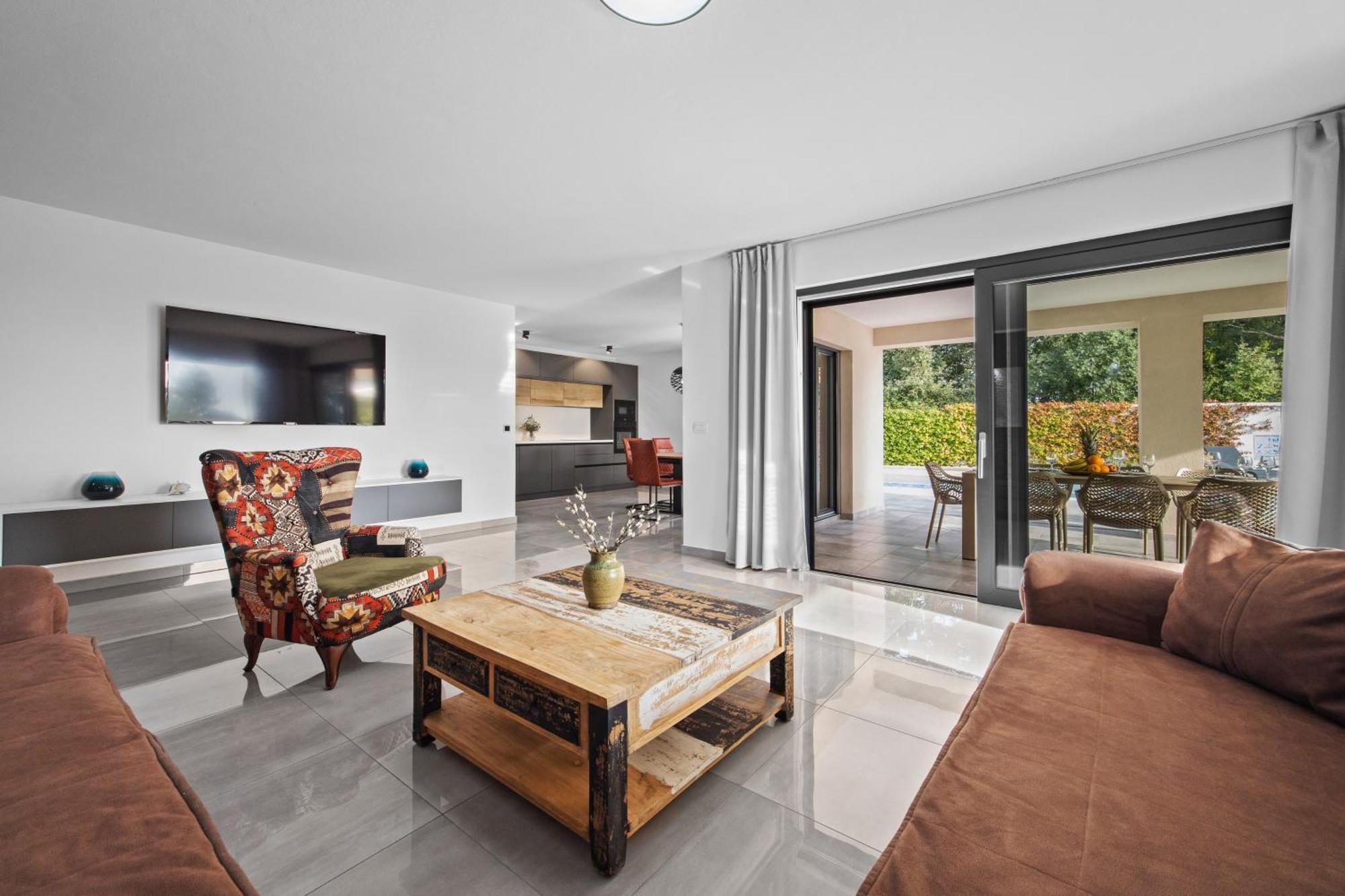 Special Offer! New Luxury Apartment With Pool, Fitness, Outdoor Bar&Grill Buje Luaran gambar