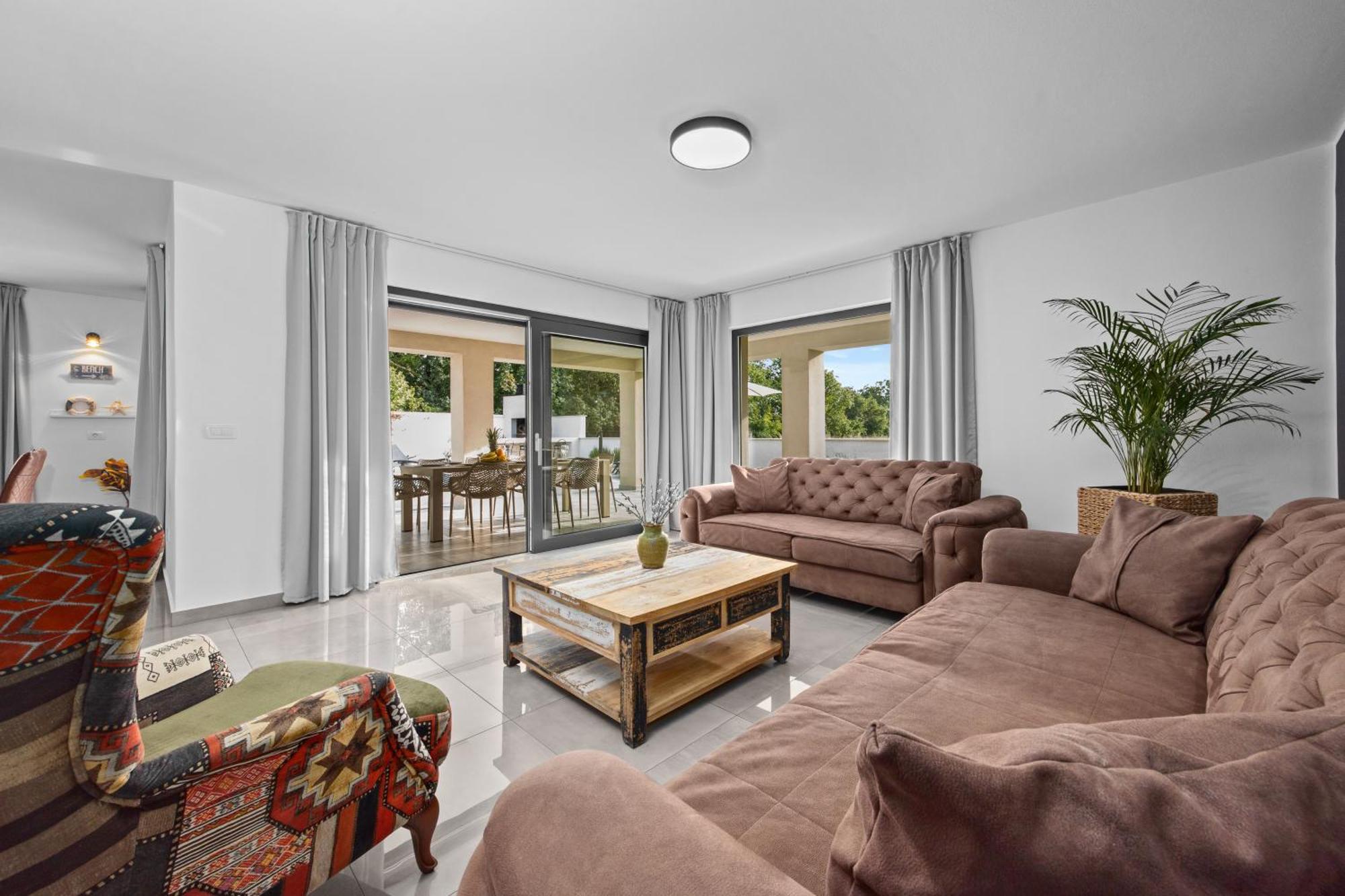 Special Offer! New Luxury Apartment With Pool, Fitness, Outdoor Bar&Grill Buje Luaran gambar