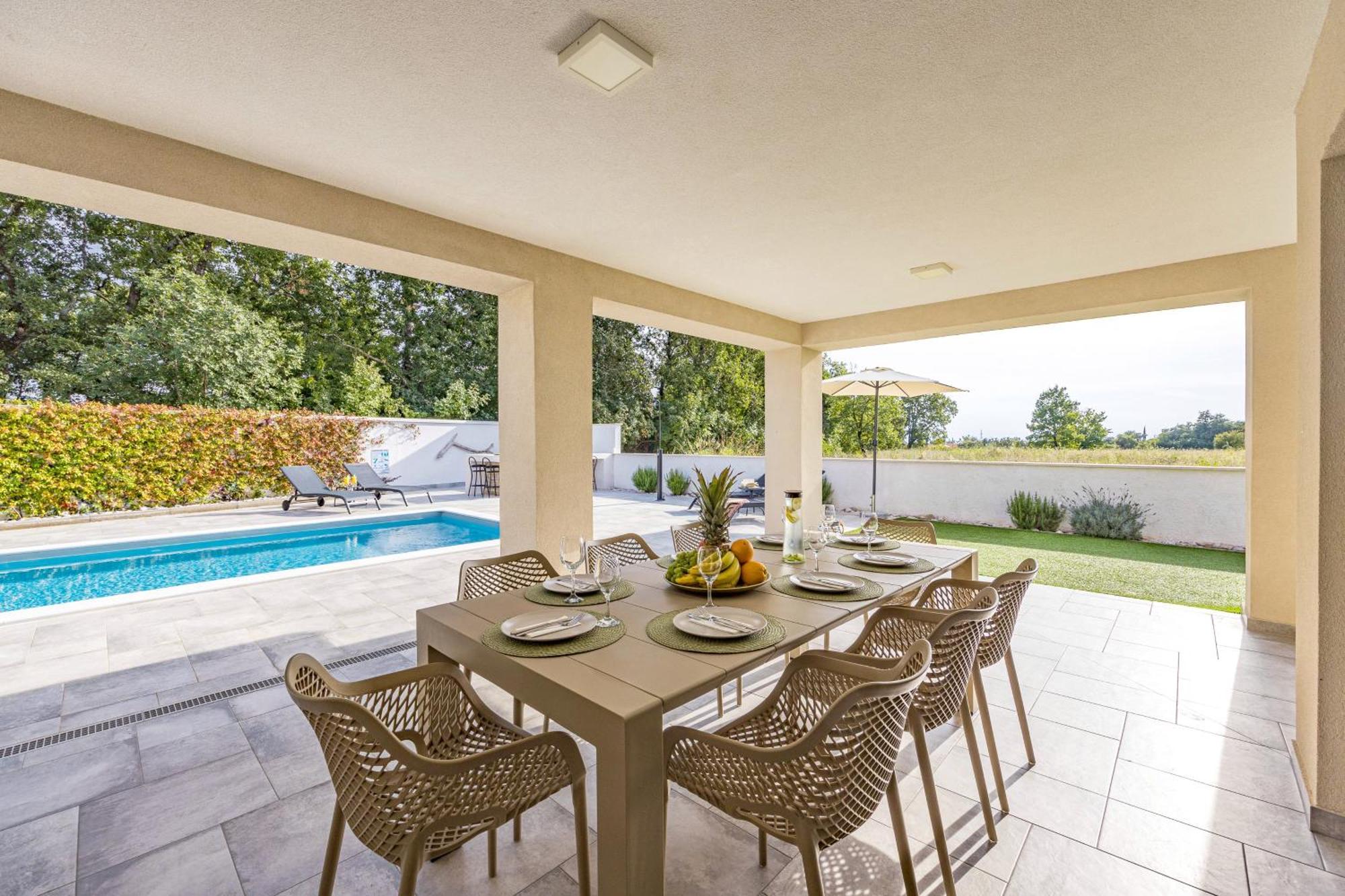Special Offer! New Luxury Apartment With Pool, Fitness, Outdoor Bar&Grill Buje Luaran gambar