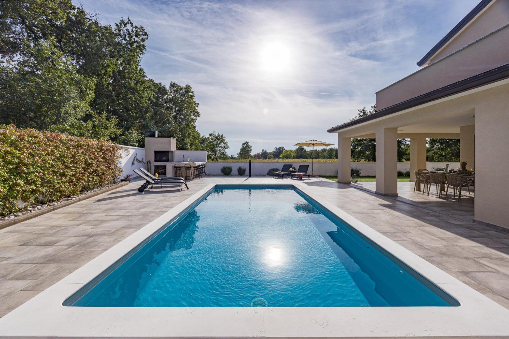 Special Offer! New Luxury Apartment With Pool, Fitness, Outdoor Bar&Grill Buje Luaran gambar